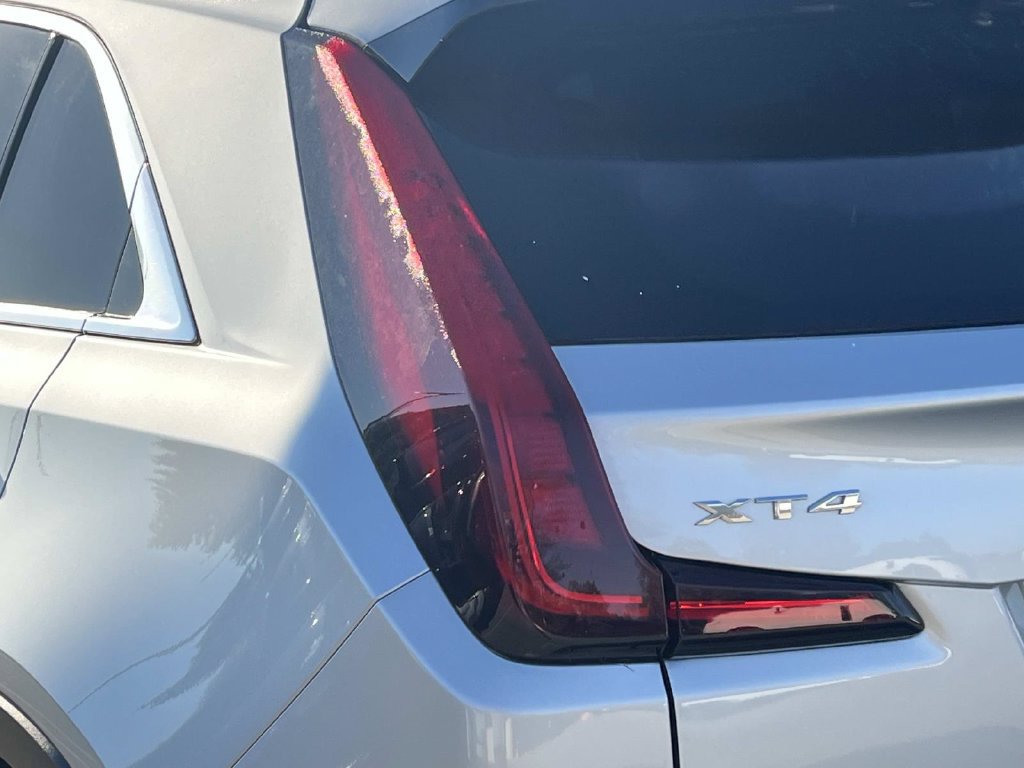 Used 2019 Cadillac XT4 Premium Luxury w/ Technology Package FWD image 9