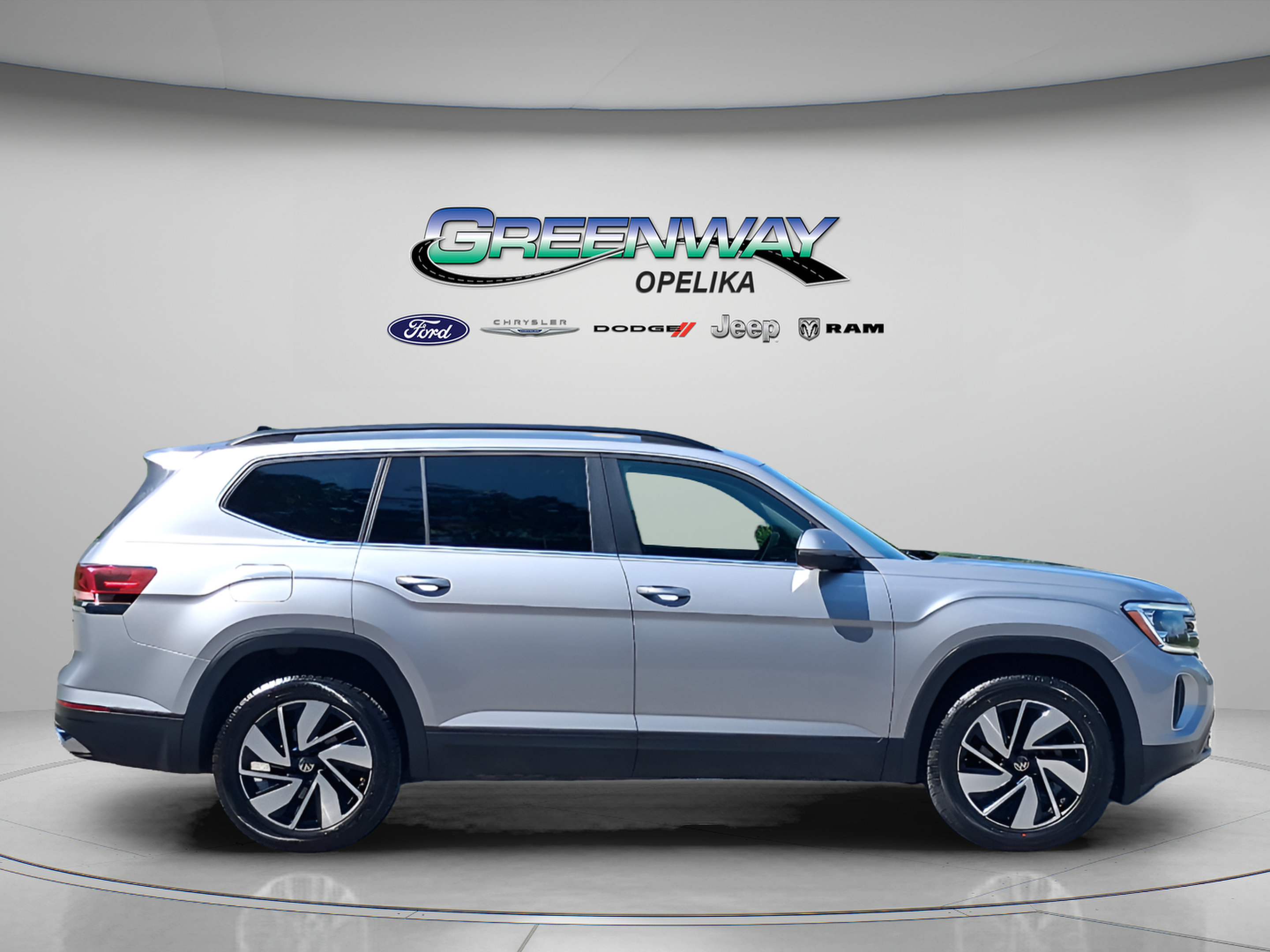 Used 2025 Volkswagen Atlas SE AWD/4WD image 8