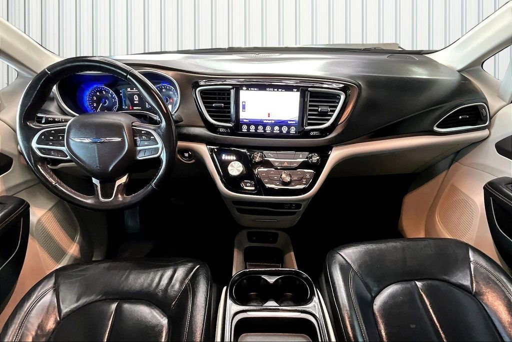 Used 2017 Chrysler Pacifica Touring-L image 7