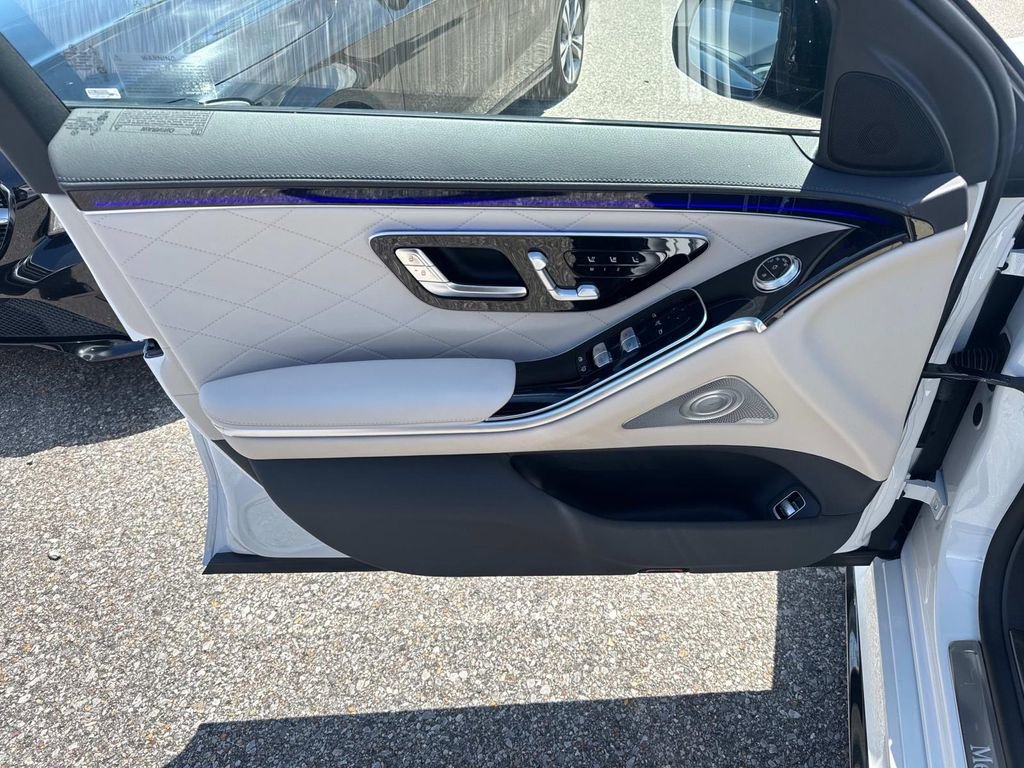 New 2025 Mercedes-Benz S 580 4MATIC Sedan image 9