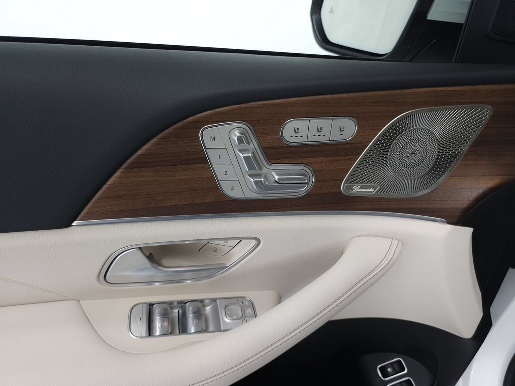 Used 2025 Mercedes-Benz GLE 450e 4MATIC image 6