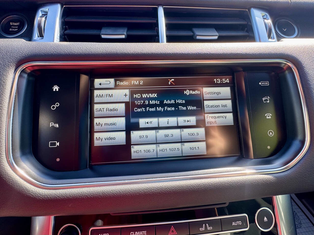 Used 2016 Land Rover Range Rover Sport HSE image 24