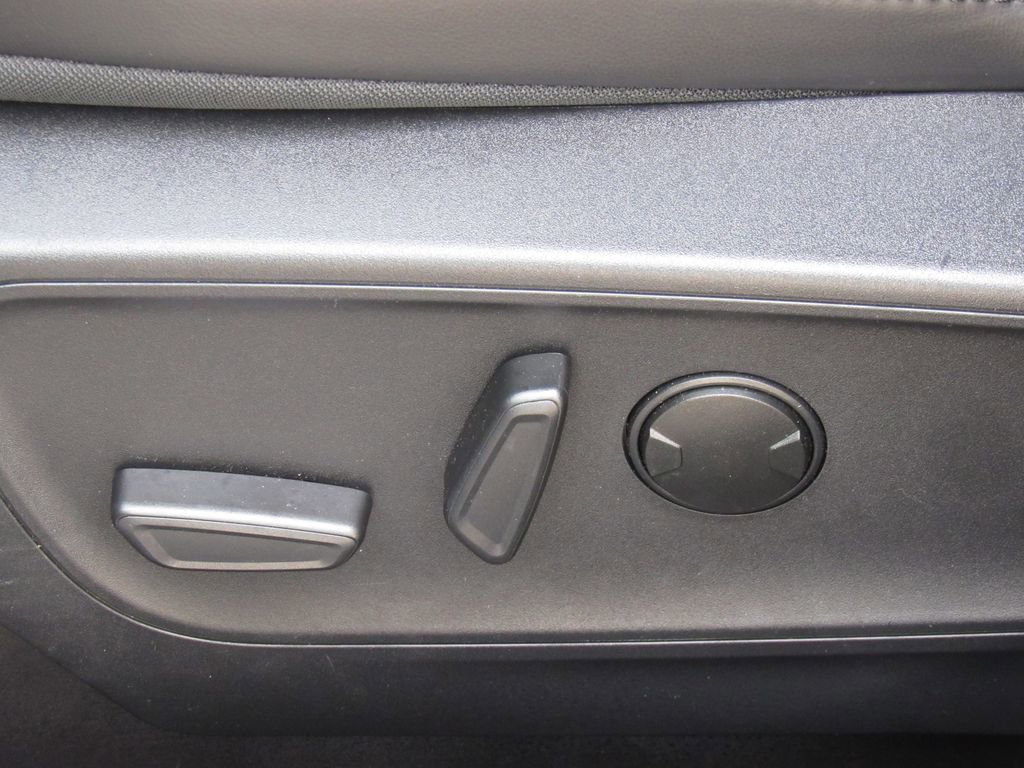 Used 2025 Ford Escape ST-Line AWD/4WD image 13