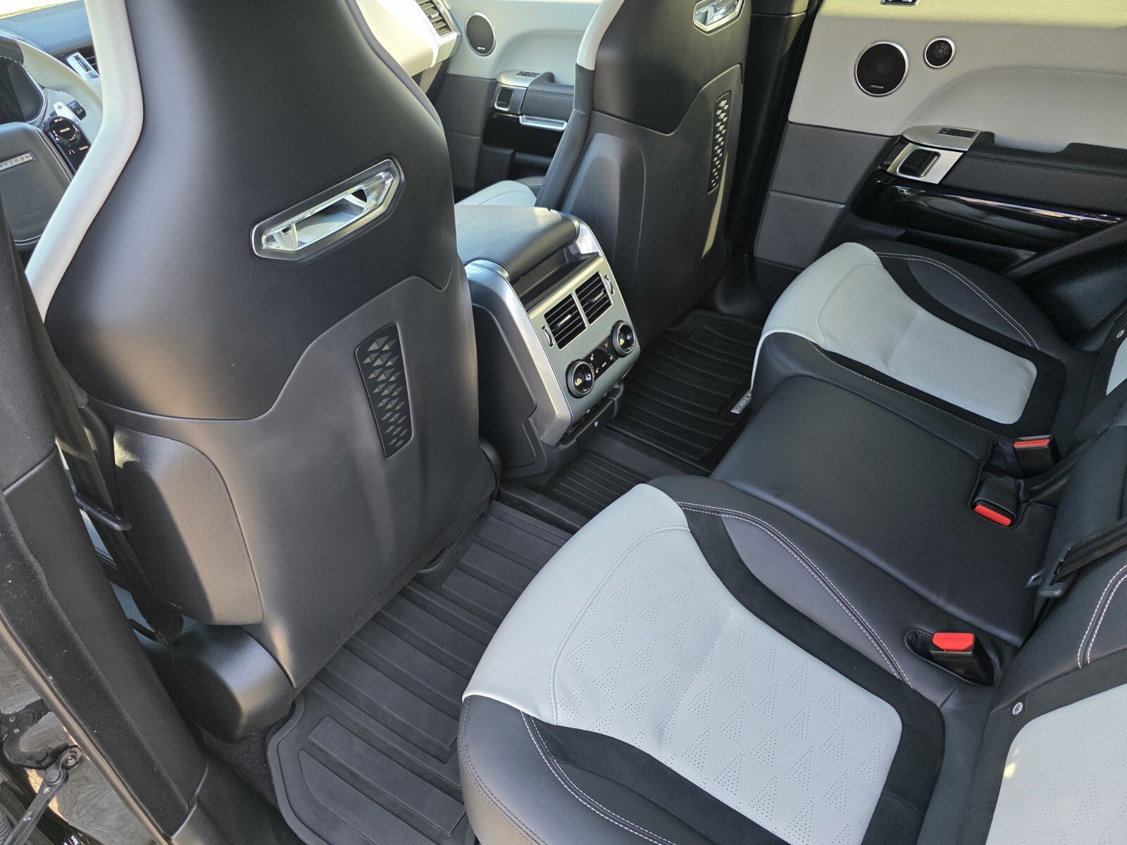 Used 2021 Land Rover Range Rover Sport SVR AWD/4WD image 16