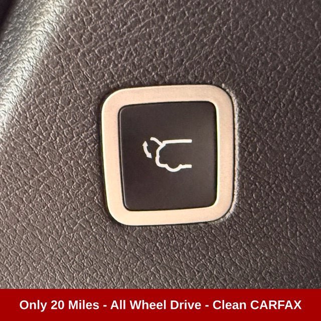 Used 2025 Chrysler Pacifica Select AWD/4WD image 25
