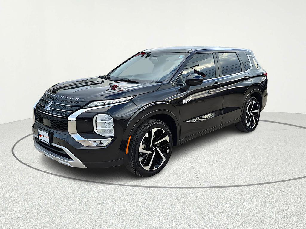 Used 2023 Mitsubishi Outlander SE image 2