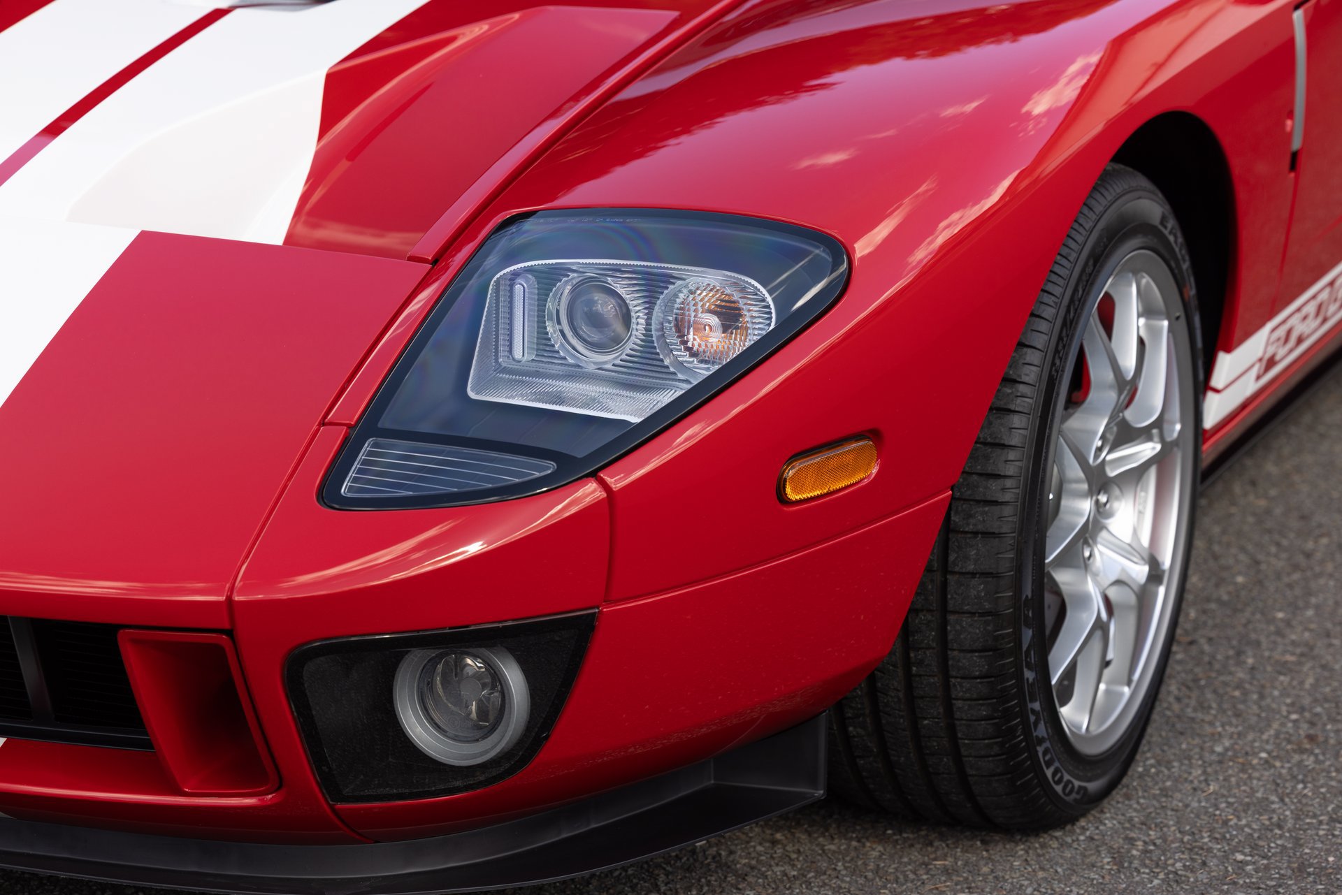 Used 2006 Ford GT RWD image 30