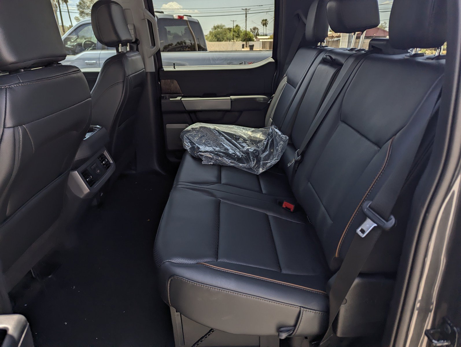 New 2026 Ford F250 Lariat w/ FX4 Off-Road Package AWD/4WD image 9