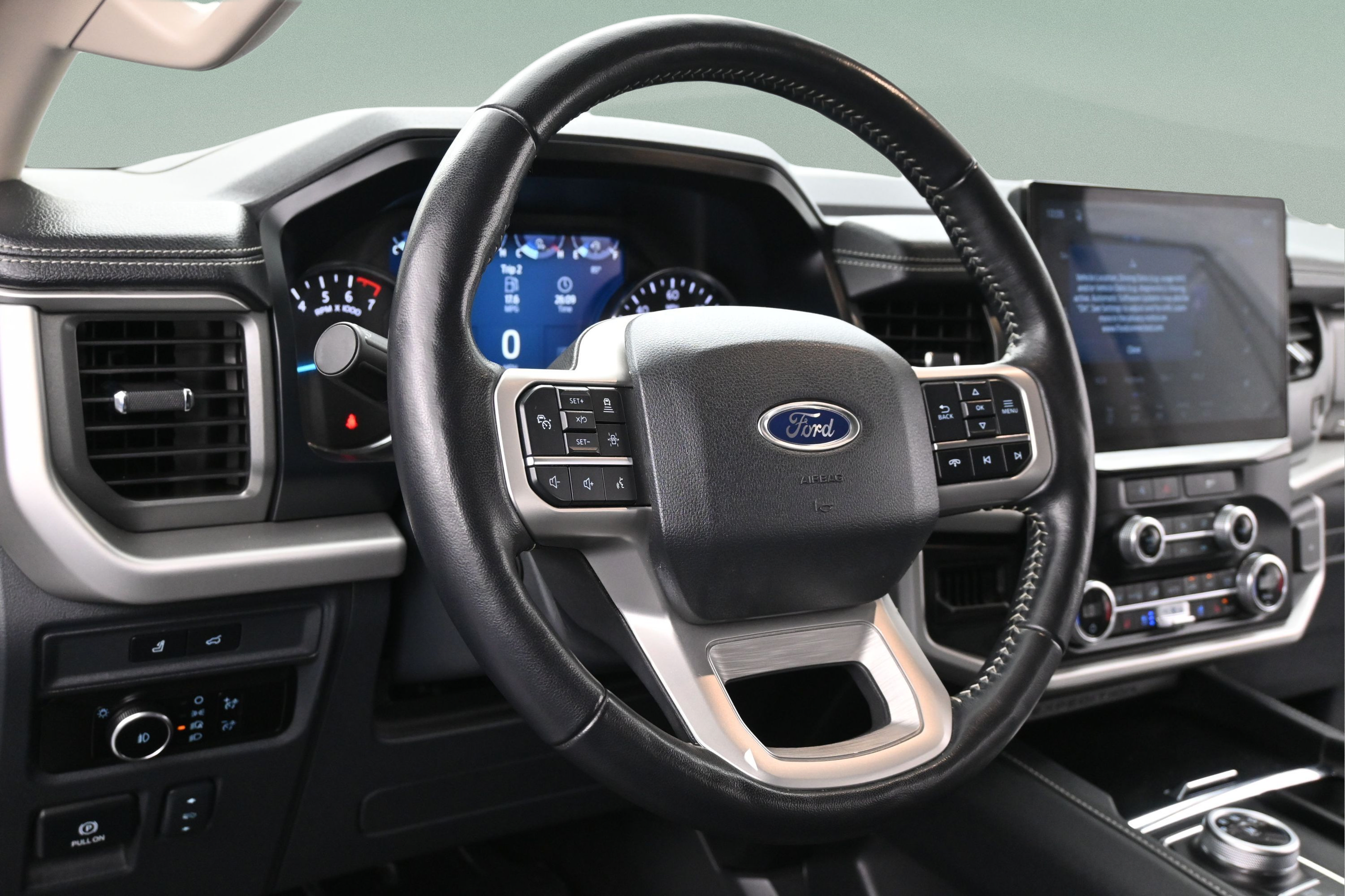 Used 2023 Ford Expedition XLT RWD image 13