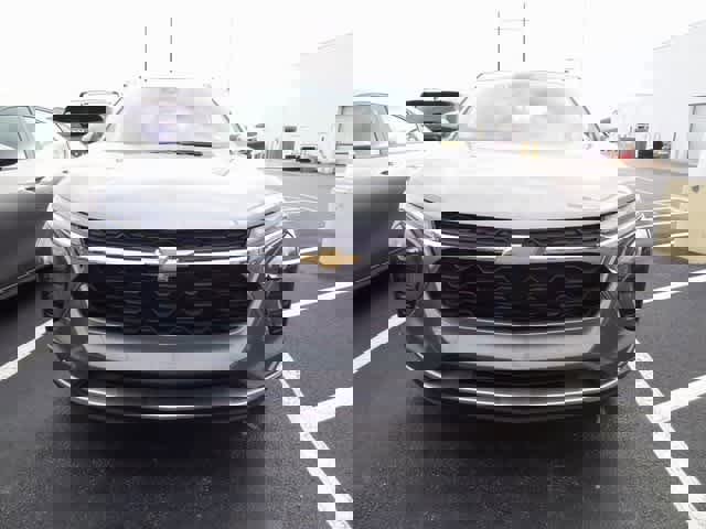 Used 2024 Chevrolet Trax LT image 2