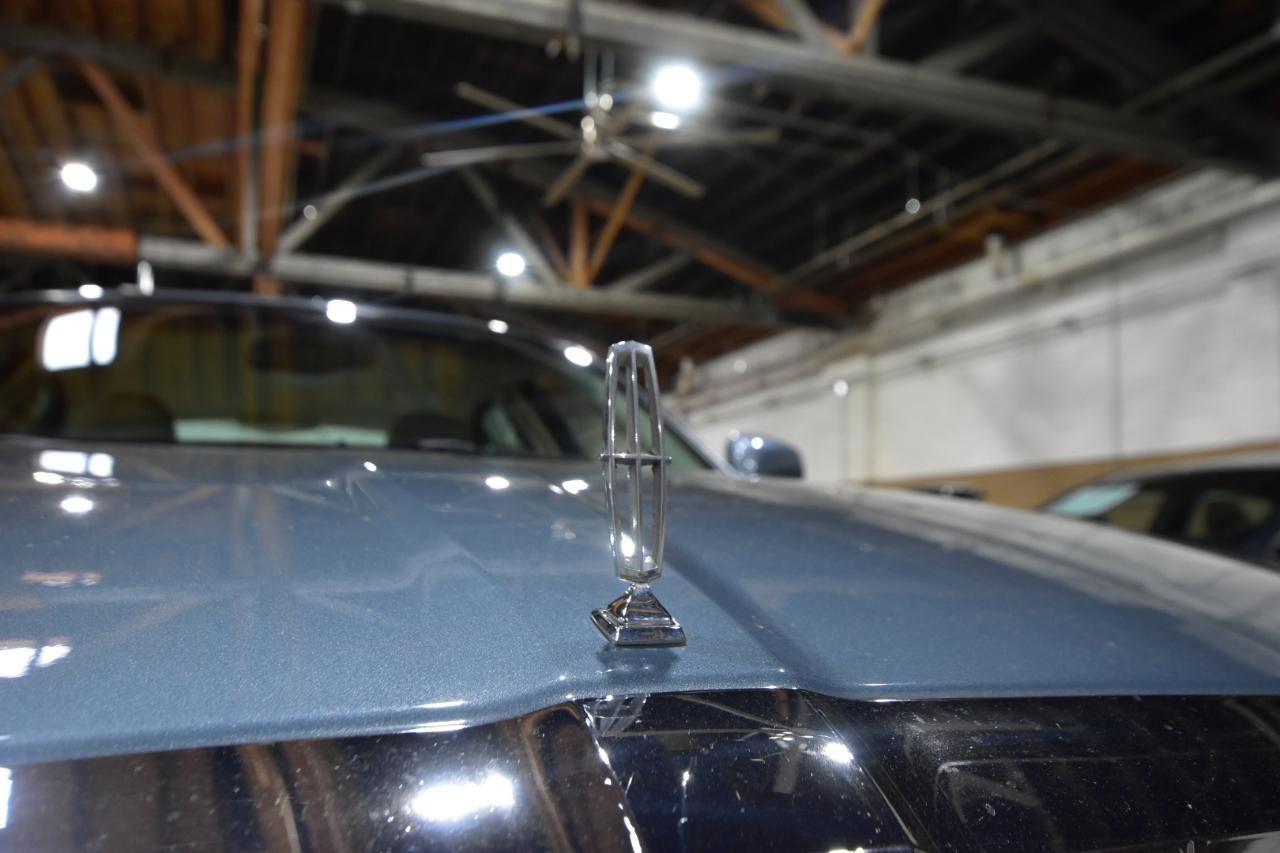 Used 2004 Lincoln Town Car Ultimate RWD image 3
