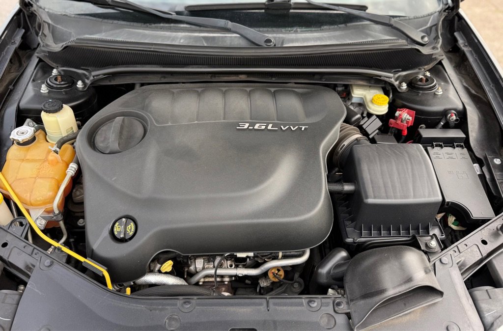 Used 2013 Dodge Avenger SXT w/ Rallye Appearance Group image 18