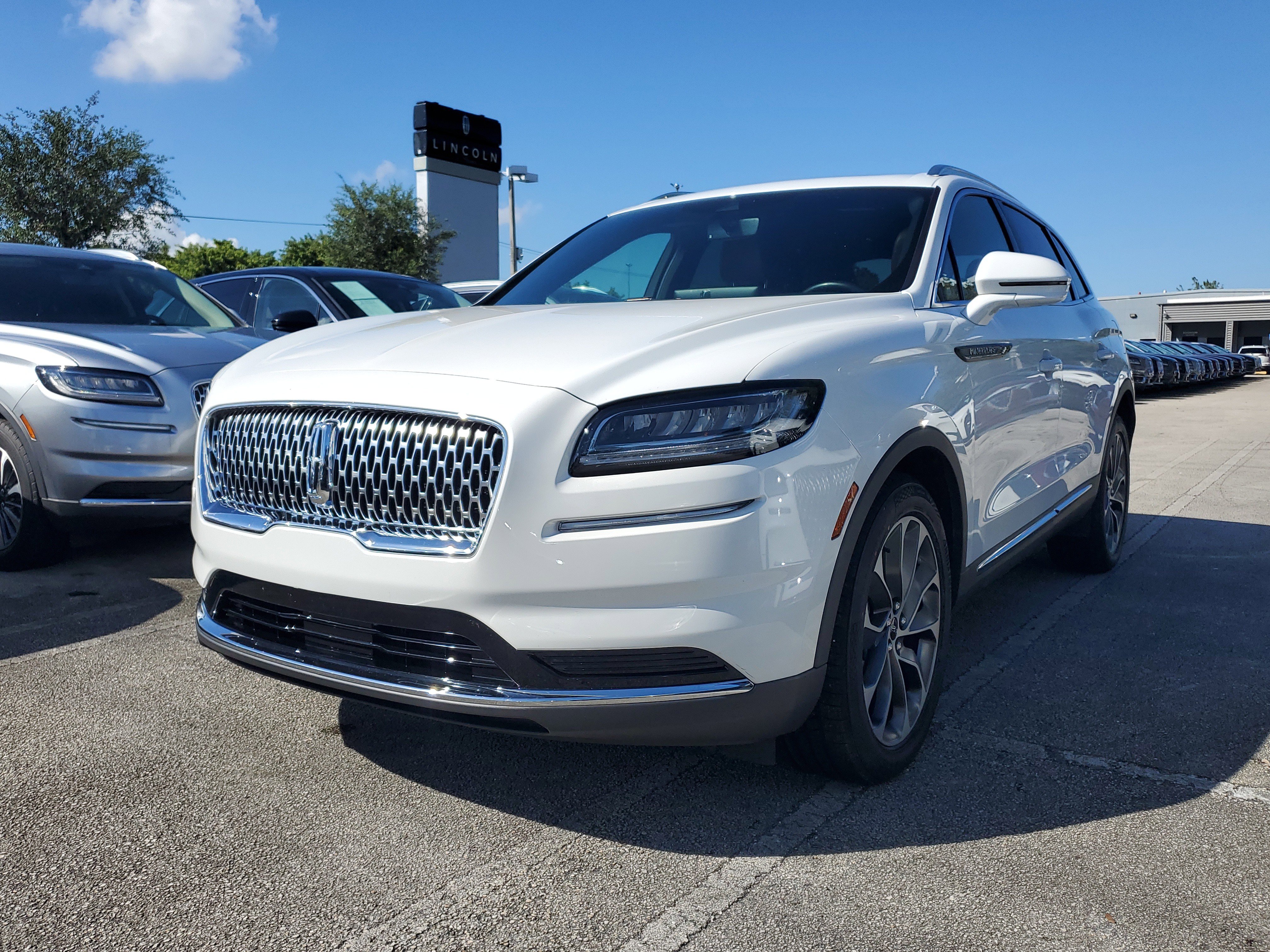 Certified 2023 Lincoln Nautilus Reserve image 3