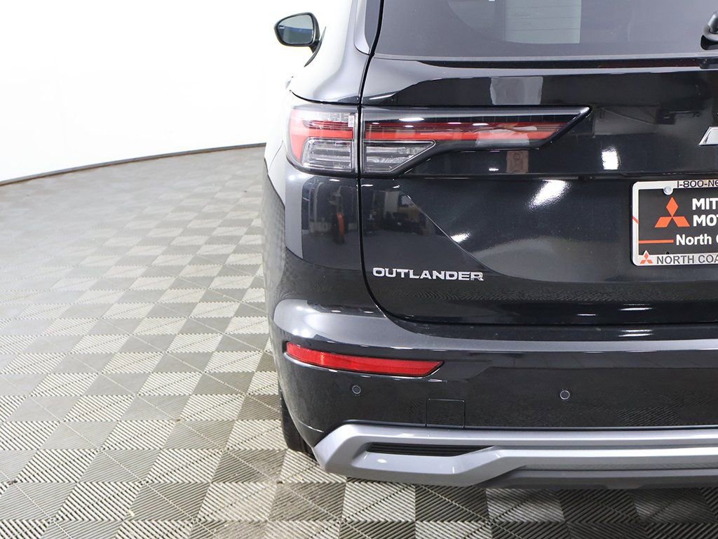 New 2025 Mitsubishi Outlander AWD image 21