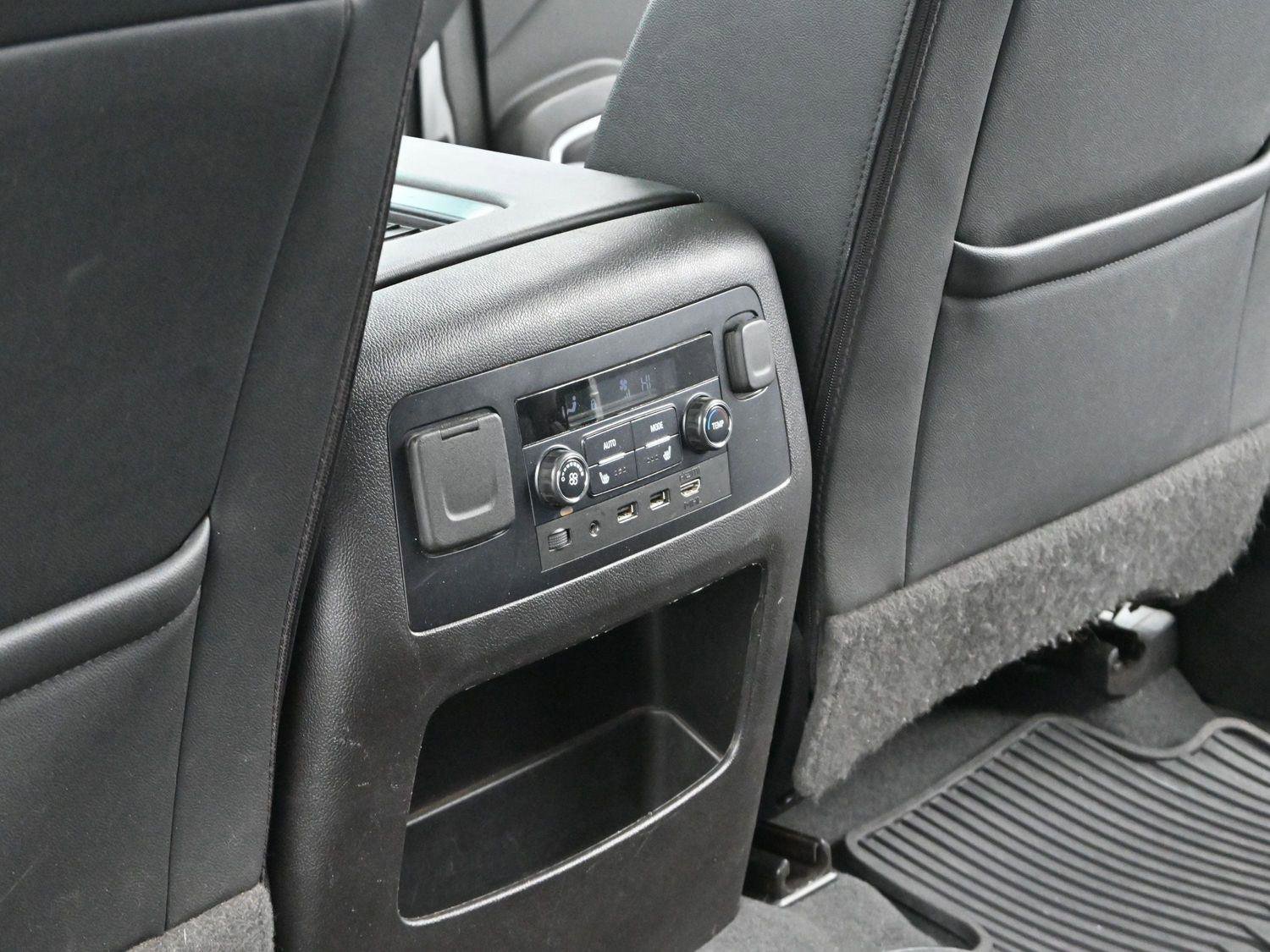 Used 2019 Chevrolet Suburban Premier AWD/4WD image 34