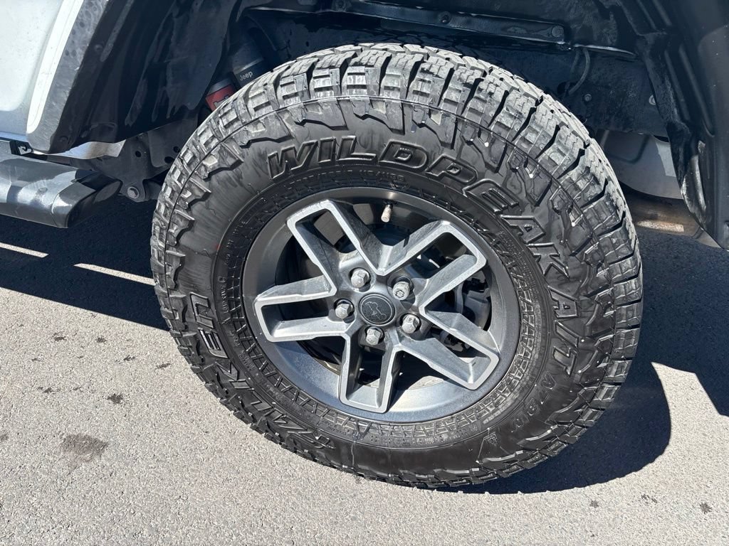 Used 2025 Jeep Gladiator Mojave AWD/4WD image 3