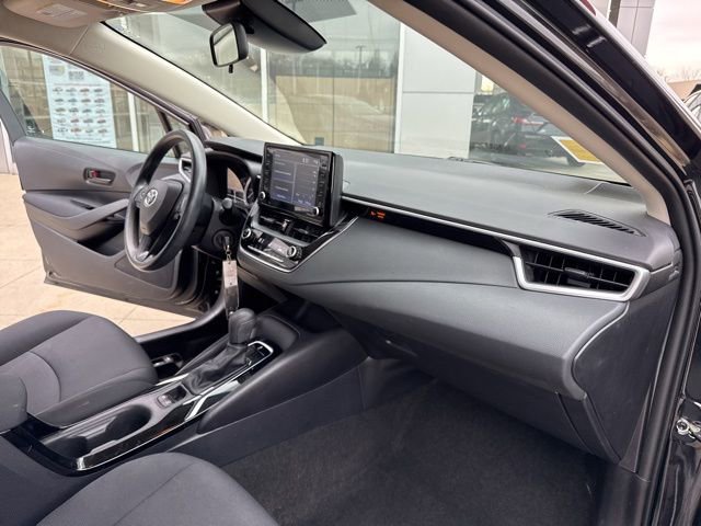 Used 2022 Toyota Corolla LE image 32