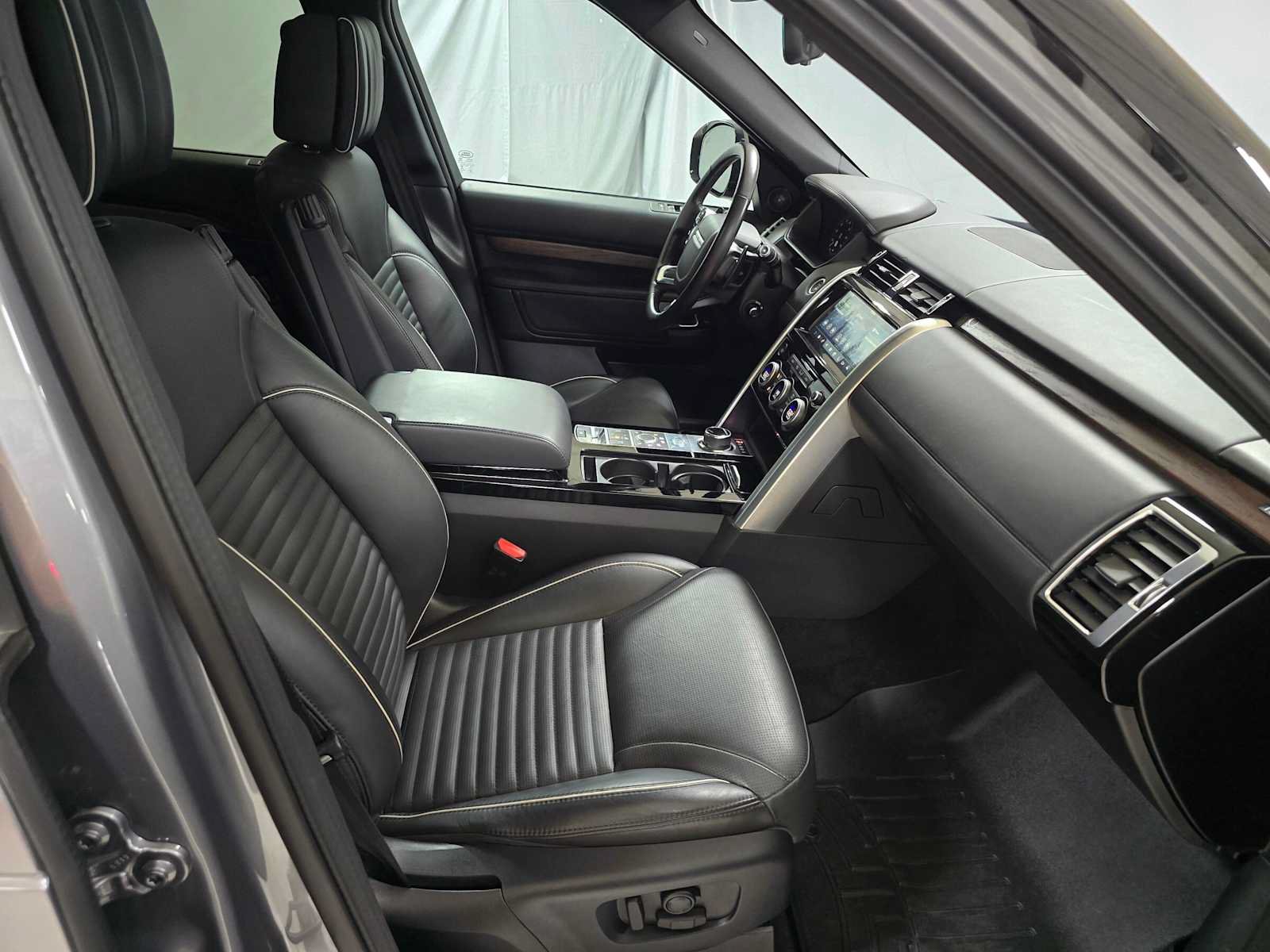 Used 2020 Land Rover Discovery HSE Luxury AWD/4WD image 11