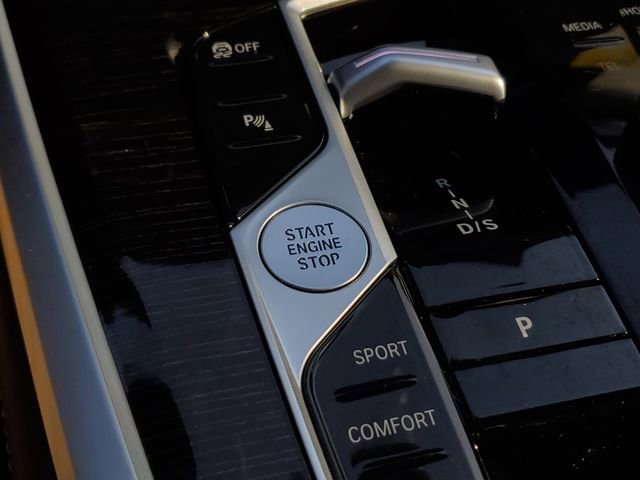 Used 2025 BMW X5 xDrive40i w/ M Sport Package image 33