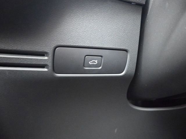 Used 2024 Volvo XC40 B5 Plus w/ Protection Package Premier image 27