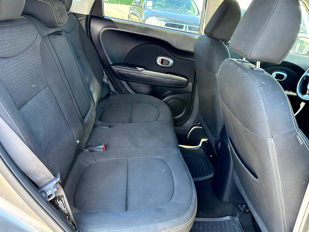 Used 2015 Kia Soul + image 12