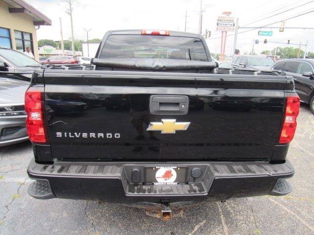 Used 2018 Chevrolet Silverado 1500 Custom w/ Custom Convenience Package AWD/4WD image 13