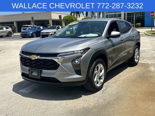 Used 2024 Chevrolet Trax LS w/ LS Convenience Package FWD image 2