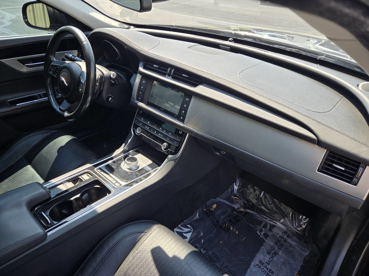 Used 2016 Jaguar XF Prestige image 15