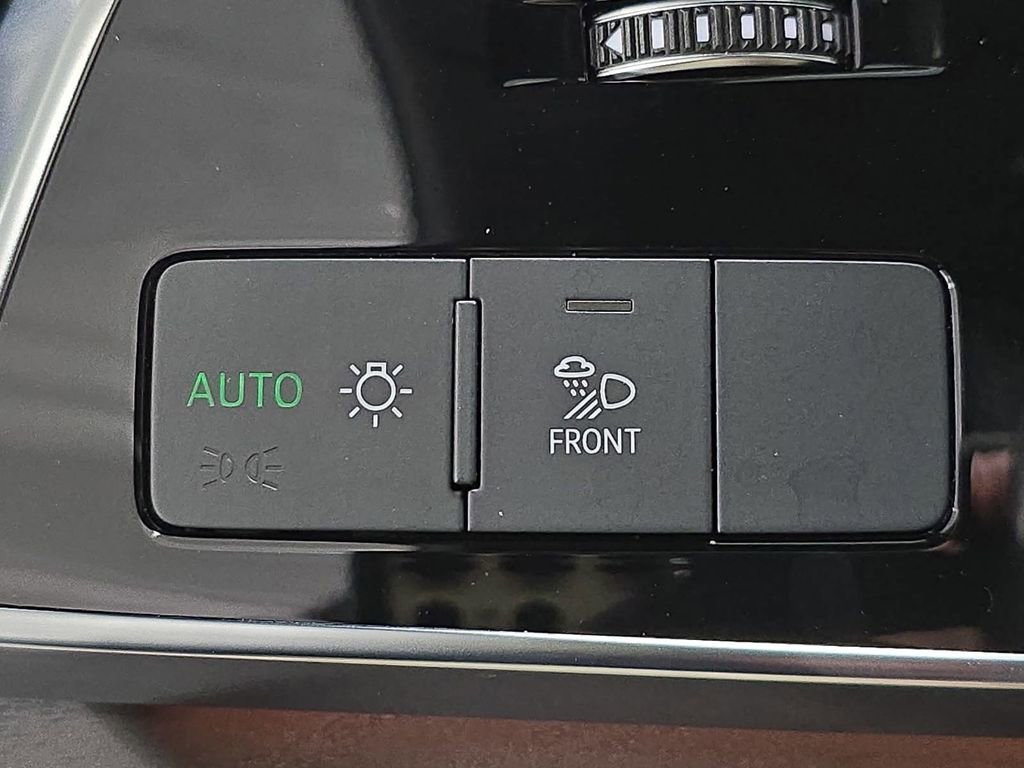 Used 2021 Audi Q8 Premium Plus w/ Premium Plus Package AWD/4WD image 21