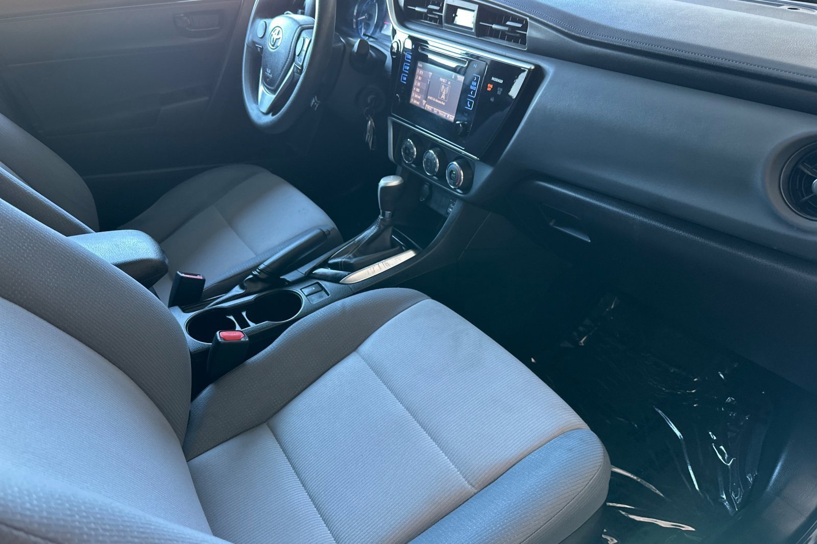 Used 2017 Toyota Corolla L w/ Carpet Mat Package (TMS) FWD image 14