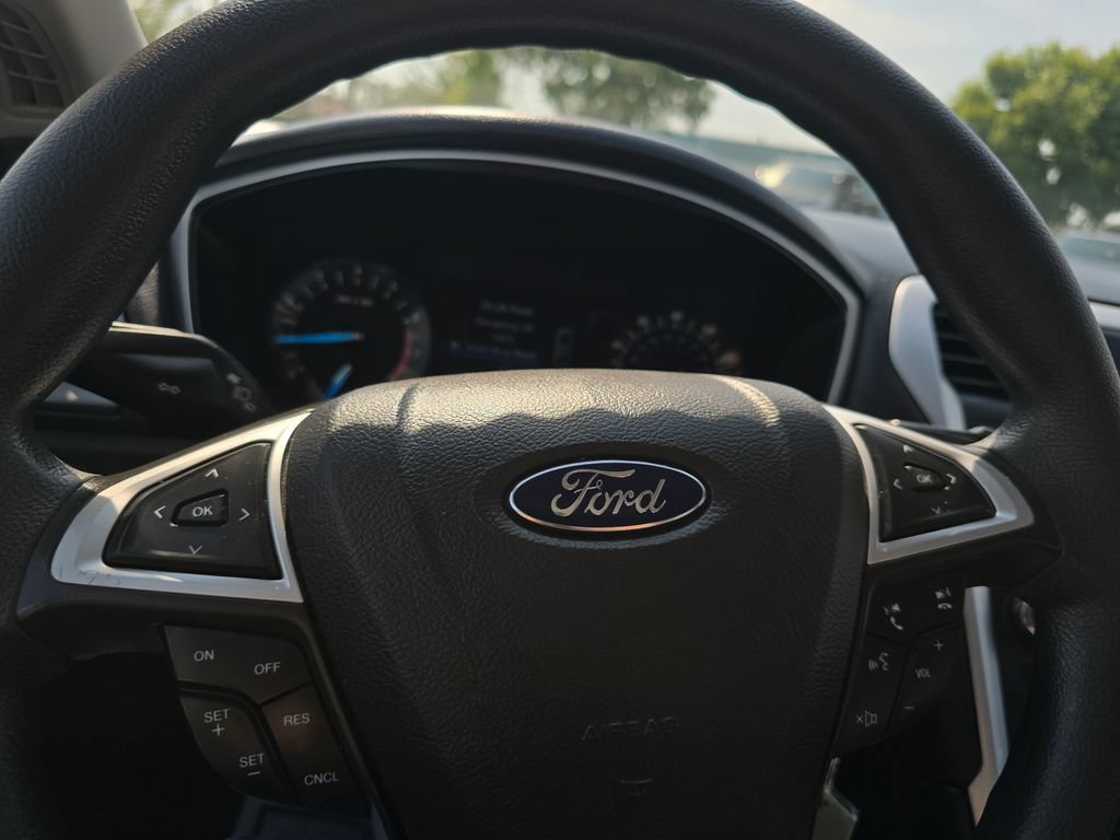 Used 2016 Ford Fusion SE FWD image 23