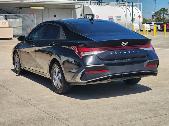 Used 2025 Hyundai Elantra SE image 5