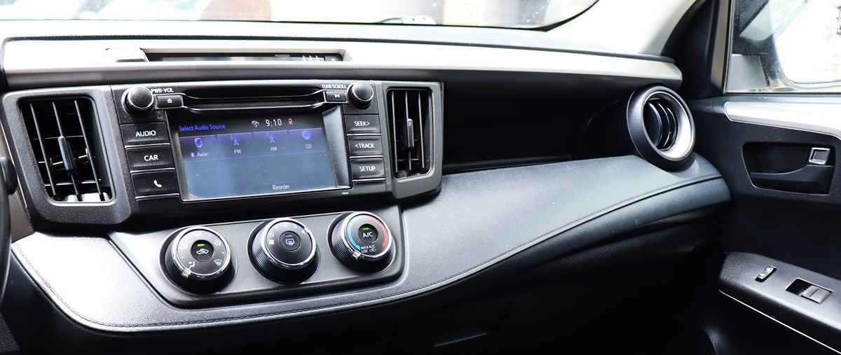 Used 2018 Toyota RAV4 LE w/ All Weather Liner Package FWD image 43