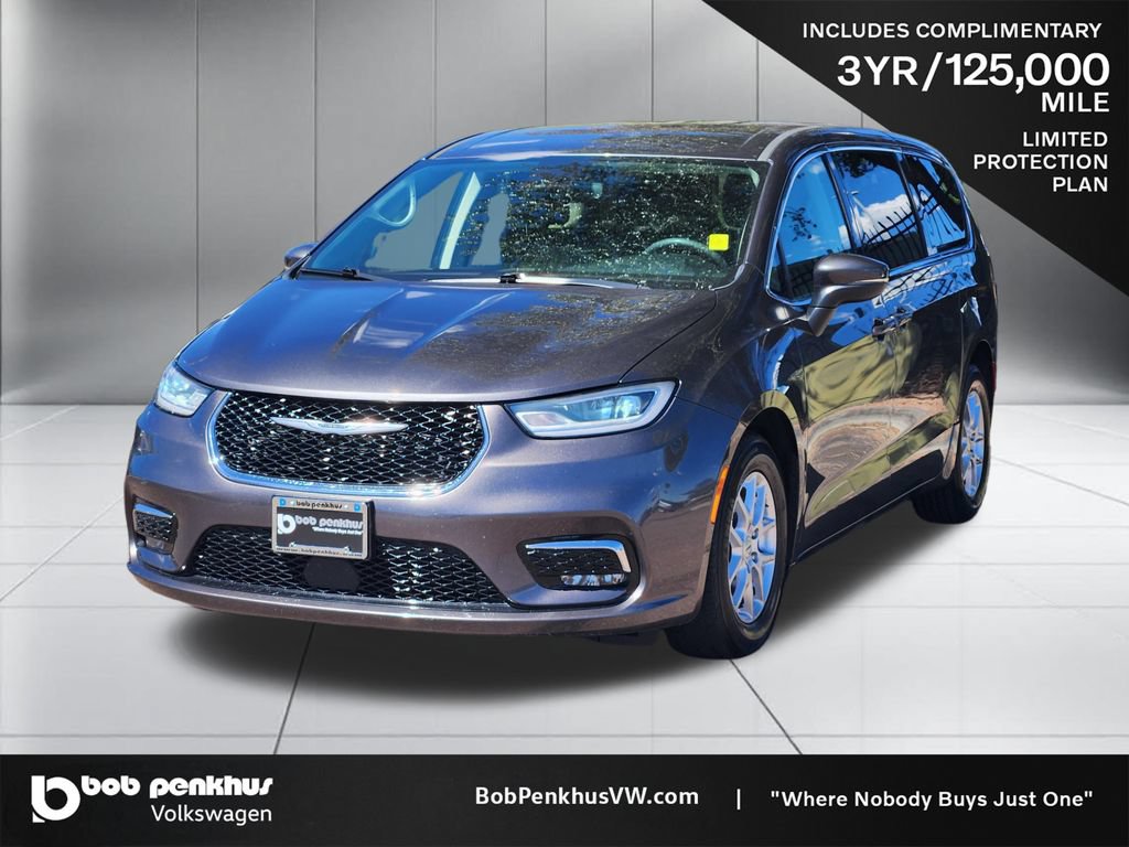 Used 2023 Chrysler Pacifica Touring-L FWD image 23