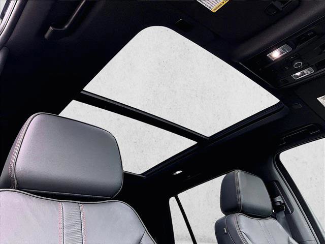 Used 2023 Chevrolet Tahoe RST w/ Luxury Package image 17