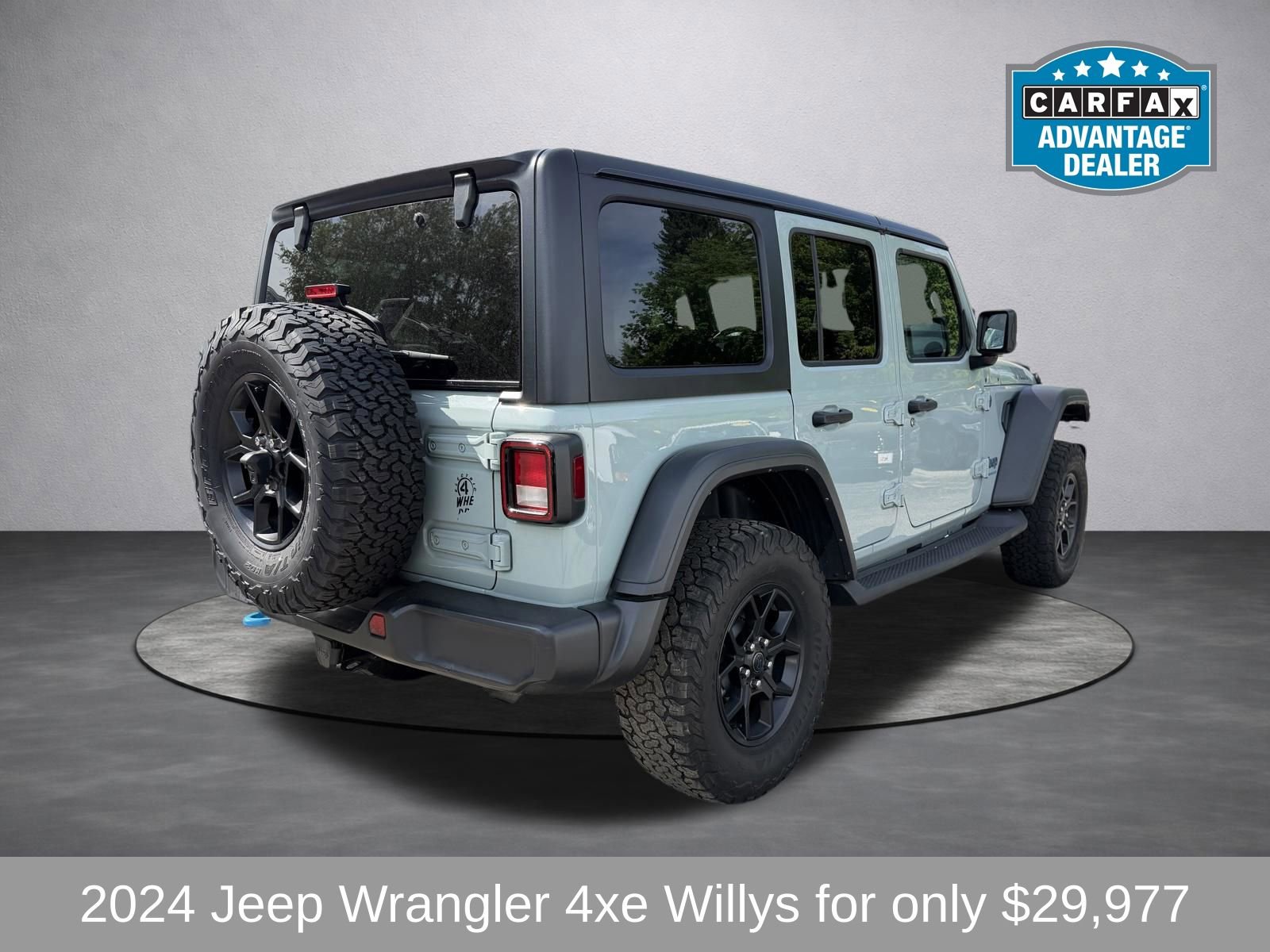 Used 2024 Jeep Wrangler Unlimited AWD/4WD image 3