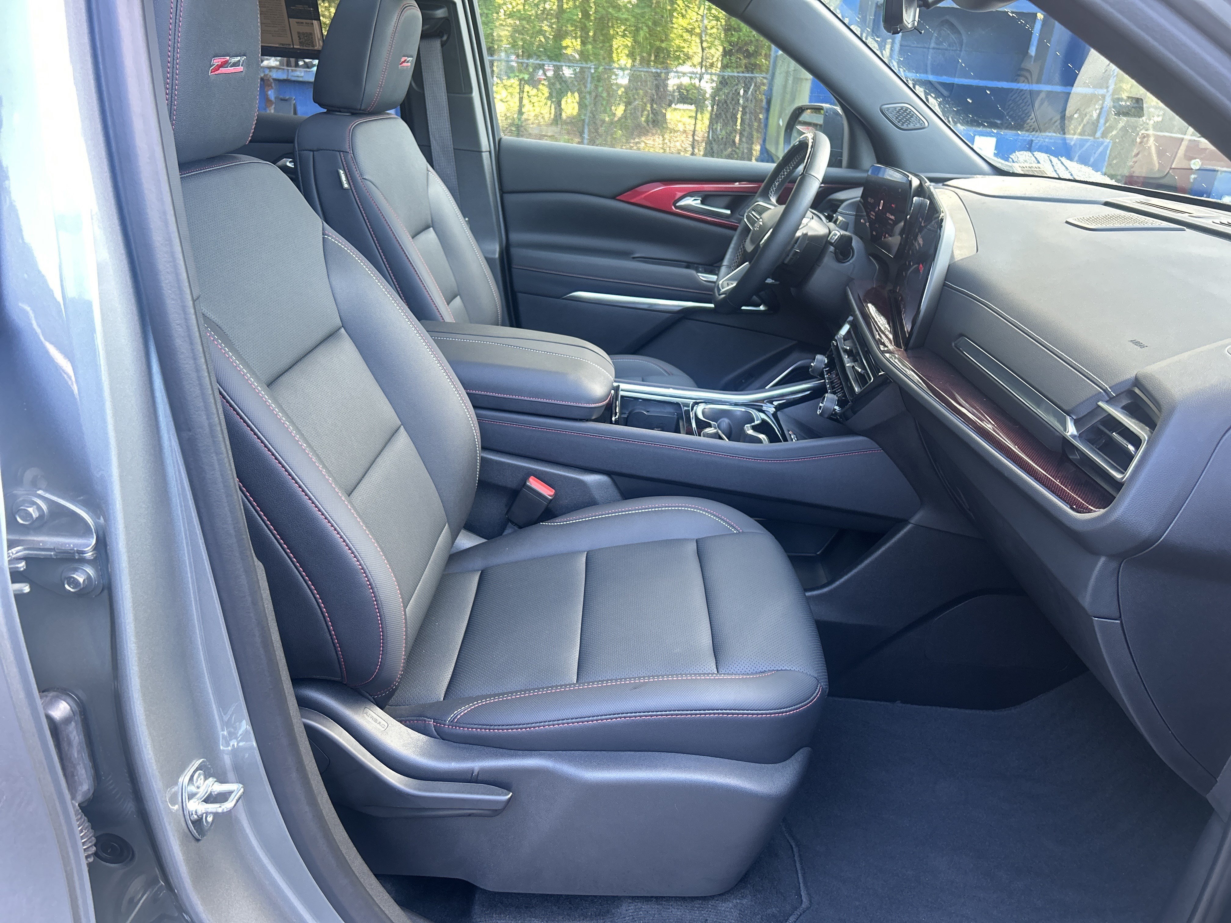 Used 2025 Chevrolet Traverse Z71 w/ Enhanced Driving Package AWD/4WD image 33