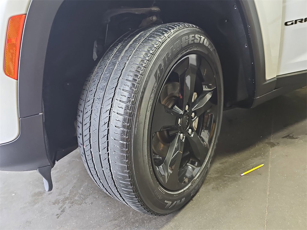 Used 2023 Jeep Grand Cherokee Altitude image 31