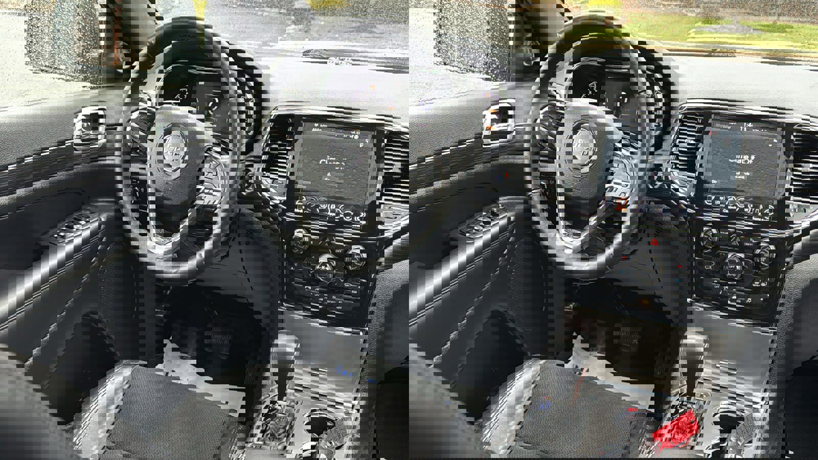 Certified 2022 Jeep Grand Cherokee Laredo X image 12