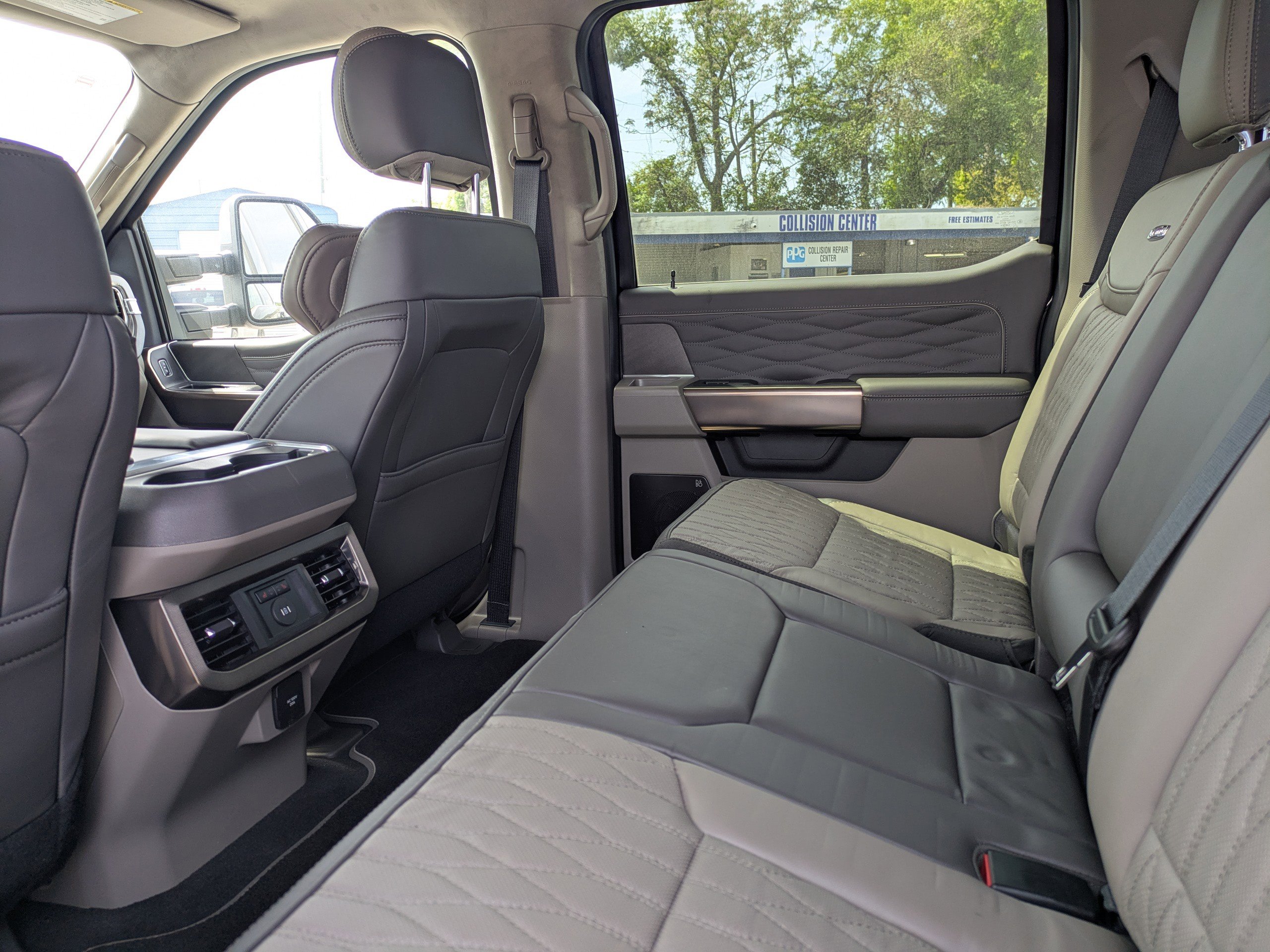 Used 2026 Ford F450 Platinum w/ Platinum Plus Package image 14