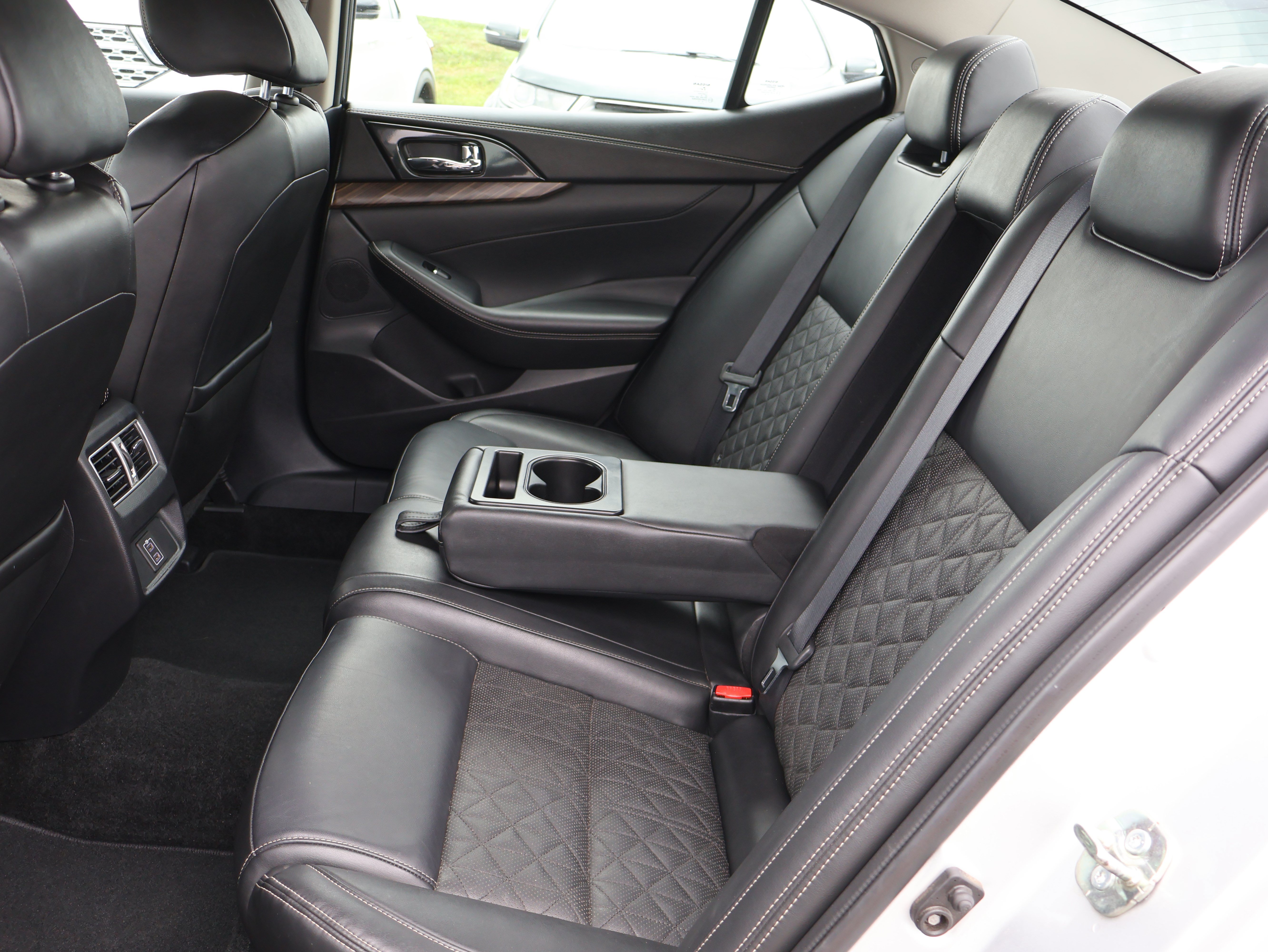 Used 2018 Nissan Maxima Platinum FWD image 13