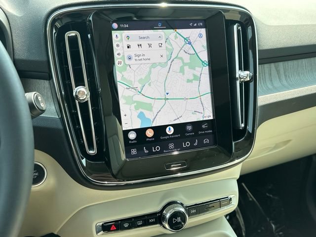 Certified 2025 Volvo XC40 B5 Plus AWD/4WD image 22