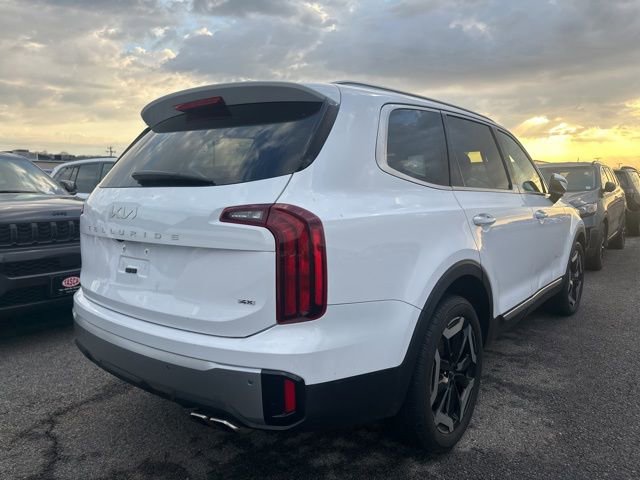 Used 2023 Kia Telluride S image 3