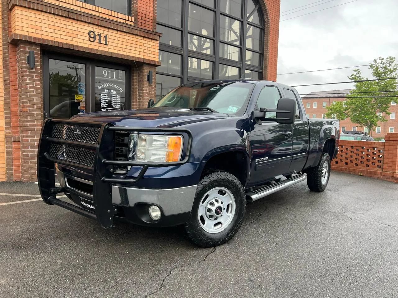 Used 2011 GMC Sierra 2500 SLT AWD/4WD image 2