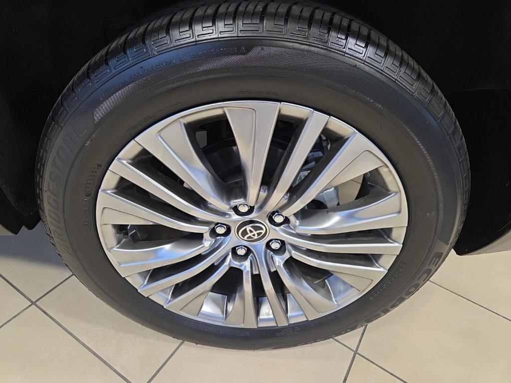 Used 2023 Toyota Venza Limited image 10
