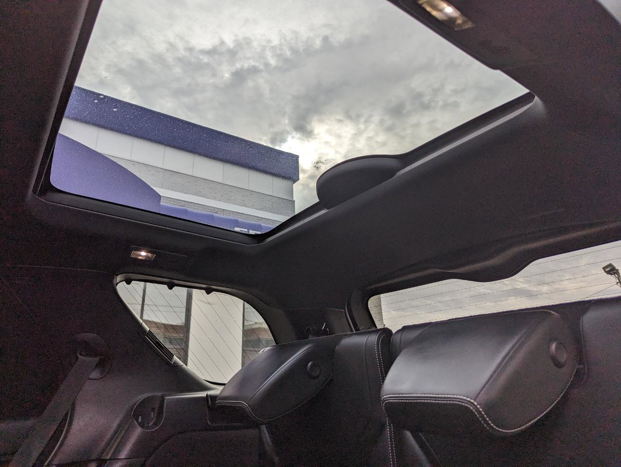 Used 2023 Land Rover Discovery S R-Dynamic image 38