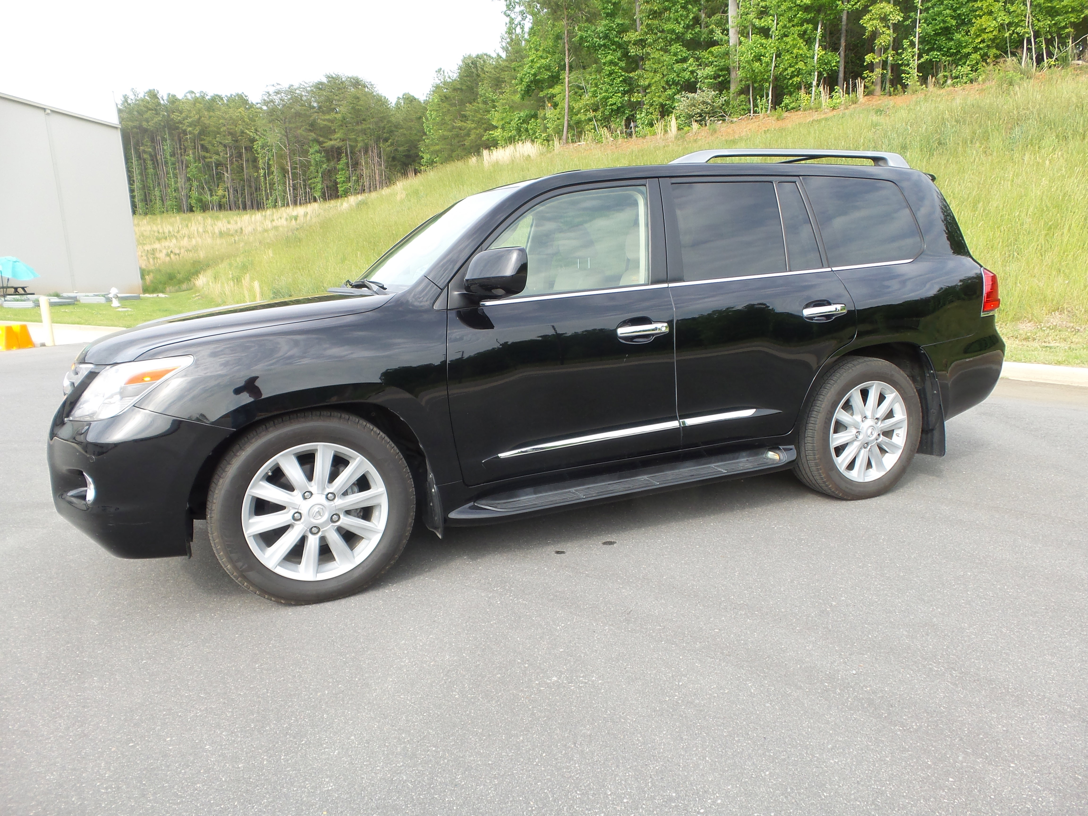 Used 2011 Lexus LX 570 4WD image 82