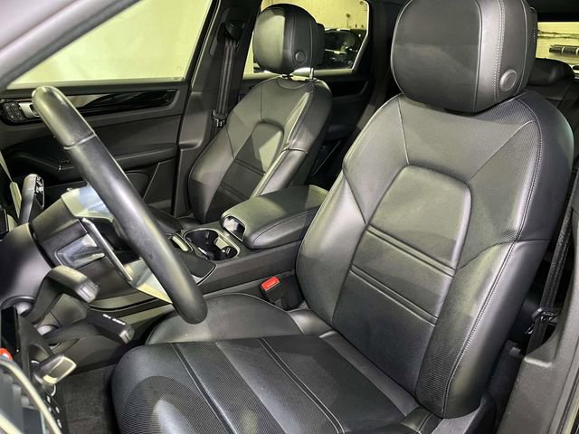 Used 2023 Porsche Cayenne w/ Premium Package image 17