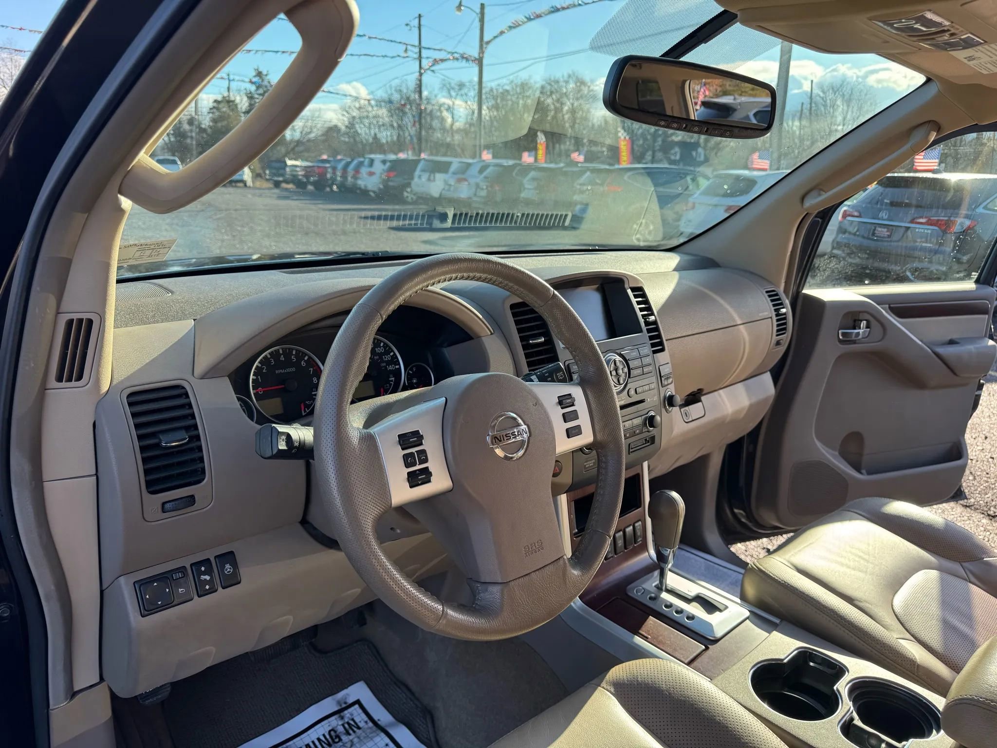 Used 2011 Nissan Pathfinder LE w/ Navigation Pkg image 11