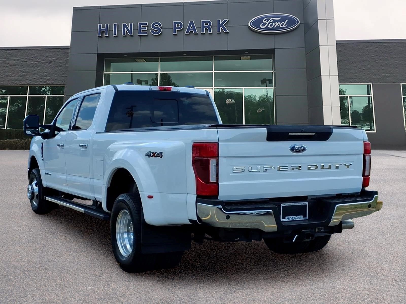 Used 2022 Ford F350 Lariat w/ Lariat Ultimate Package AWD/4WD image 5